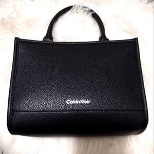 Calvin Klein Black crossbody bag 🛍️ 👜